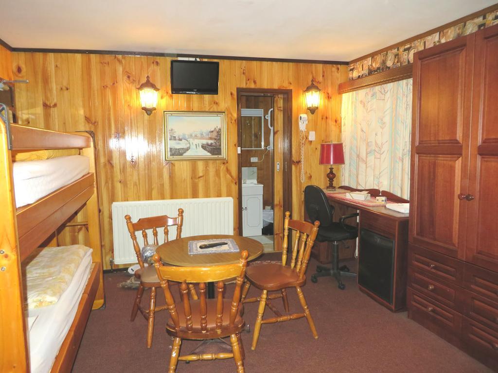 Karelia Alpine Lodge Falls Creek Room photo