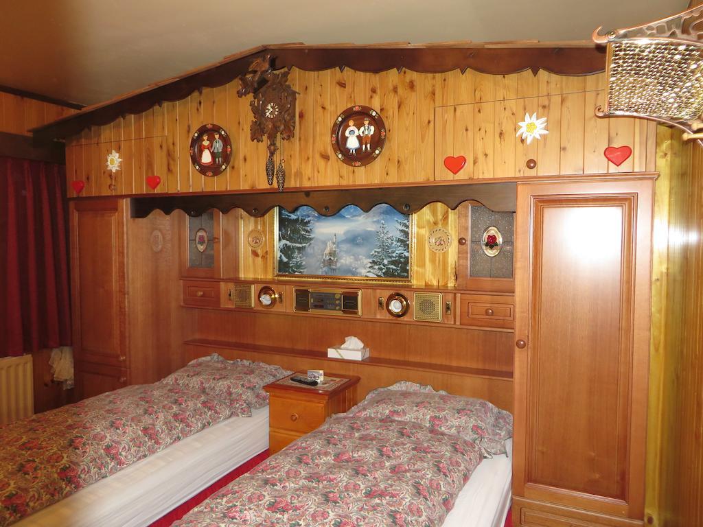 Karelia Alpine Lodge Falls Creek Room photo