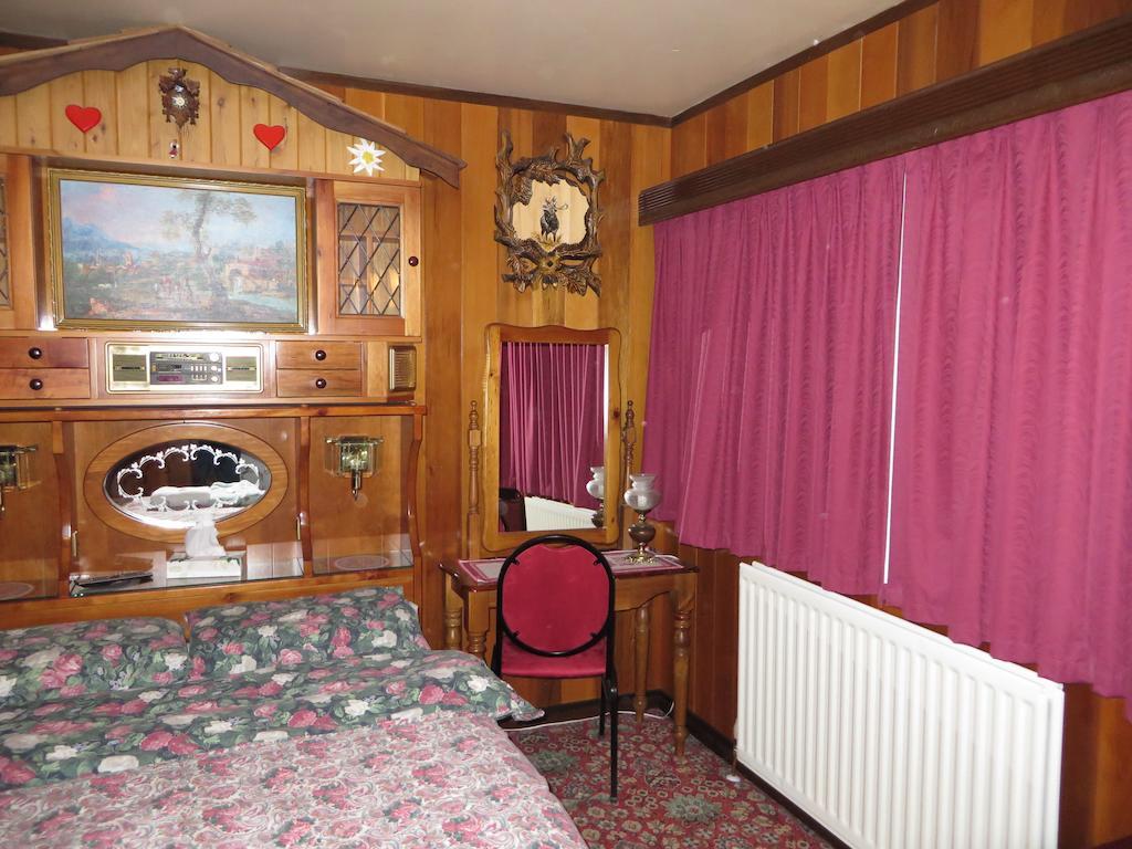 Karelia Alpine Lodge Falls Creek Room photo