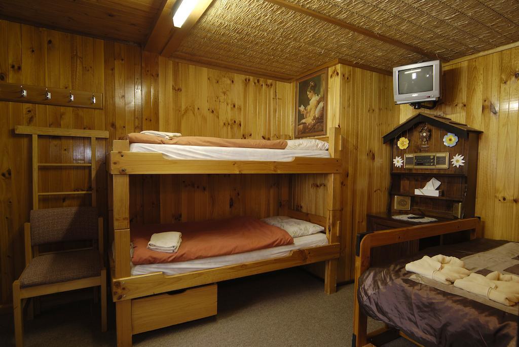 Karelia Alpine Lodge Falls Creek Room photo